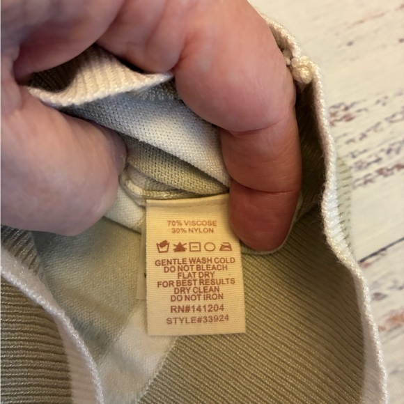 NWT Hem & Thread Cropped Cardigan Size Medium - Picture 8 of 8